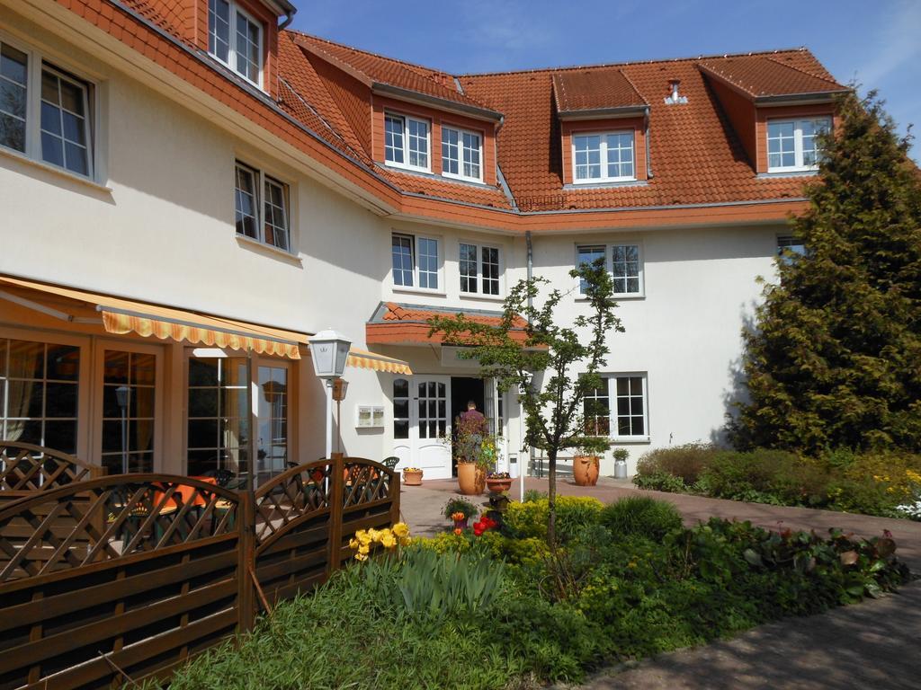 Отель Marienhof Burg Stargard Экстерьер фото